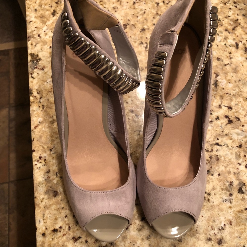Gray heels